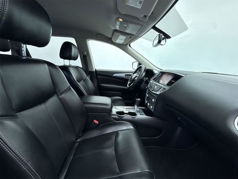 Used 2018 Nissan Pathfinder SL image 14