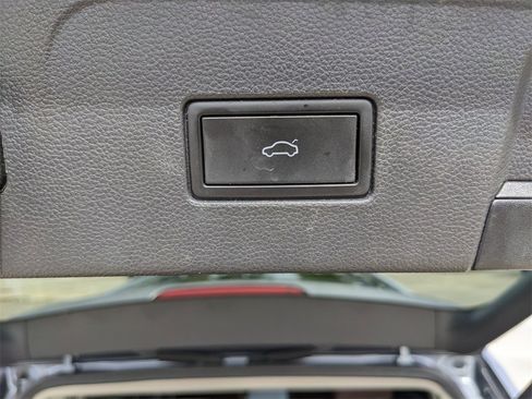 Used 2021 Volkswagen Atlas SEL image 15