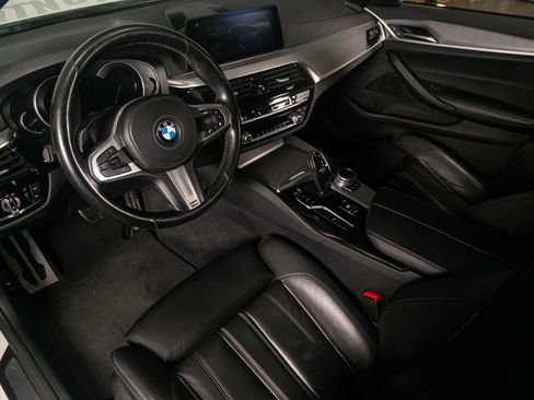 Used 2019 BMW 540i w/ M Sport Package RWD image 2