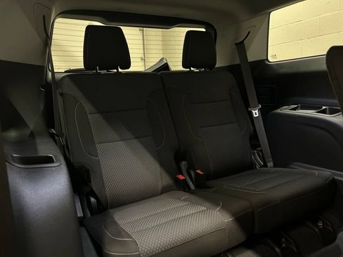 Used 2023 GMC Acadia SLE w/ Driver Convenience Package FWD image 10