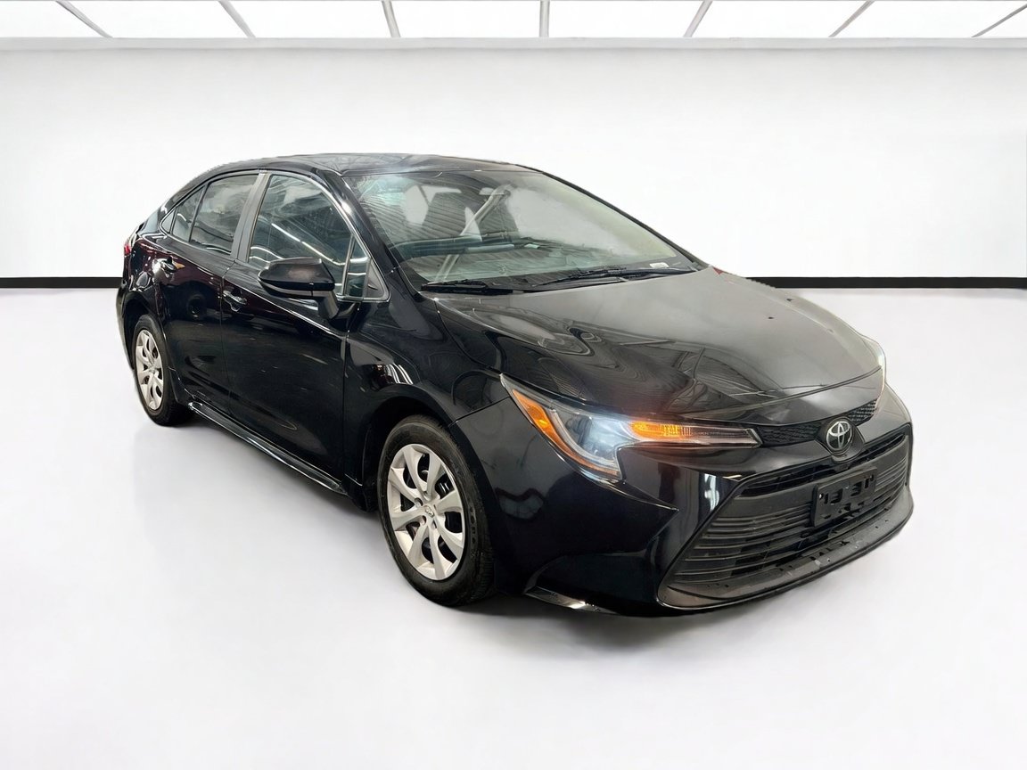 Used 2024 Toyota Corolla LE FWD image 3
