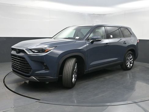 Used 2024 Toyota Grand Highlander Limited image 25