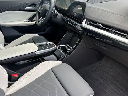 Used 2025 BMW X2 xDrive28i w/ M Sport Package AWD/4WD image 18