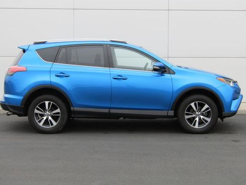 Used 2017 Toyota RAV4 XLE image 12