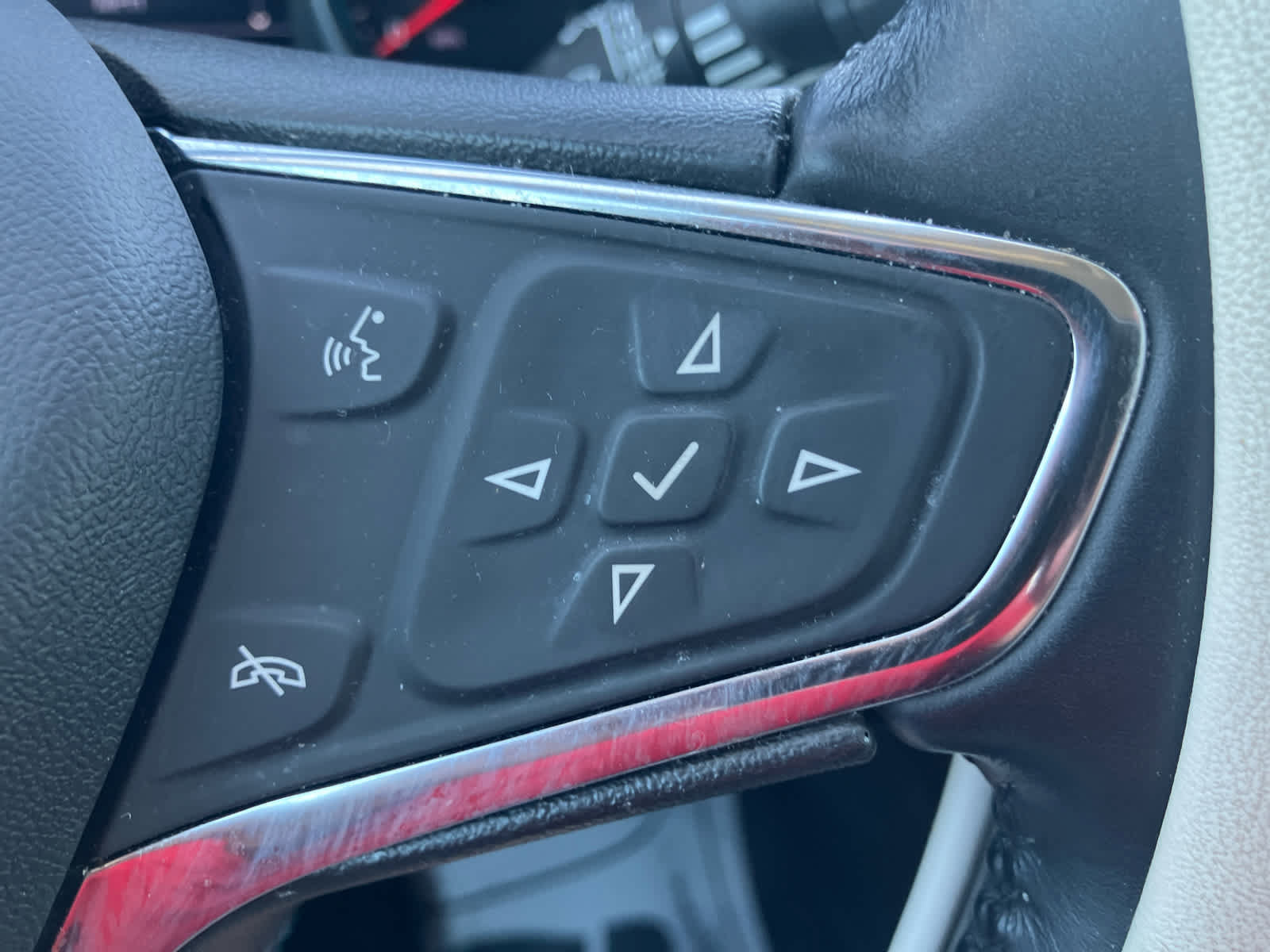 Used 2021 Chevrolet Equinox LT FWD image 14