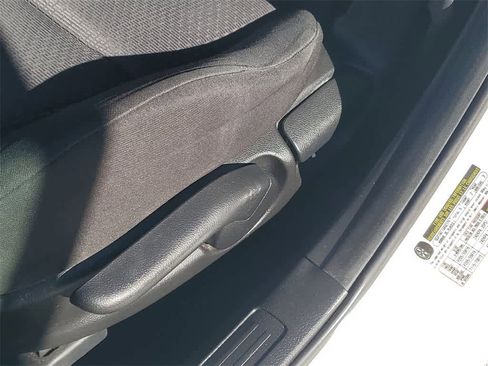 Used 2010 MAZDA MAZDA3 i Sport image 19