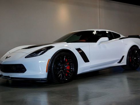 Used 2015 Chevrolet Corvette Z06 w/ Z07 Performance Package image 4