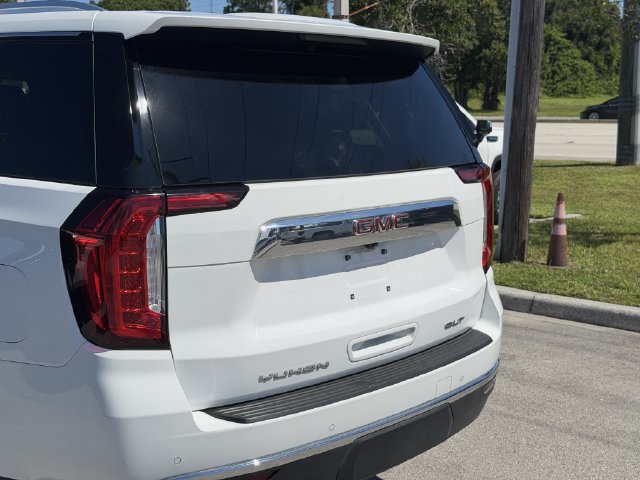 Used 2024 GMC Yukon SLT w/ SLT Luxury Package RWD image 8