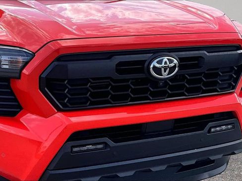 Certified 2024 Toyota Tacoma TRD Off-Road w/ TRD Off Road Premium Package AWD/4WD image 35
