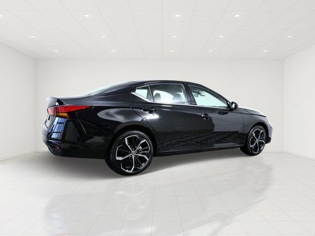 Used 2025 Nissan Altima 2.5 SR AWD/4WD image 6
