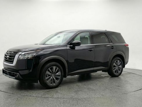 Used 2025 Nissan Pathfinder SV FWD image 3