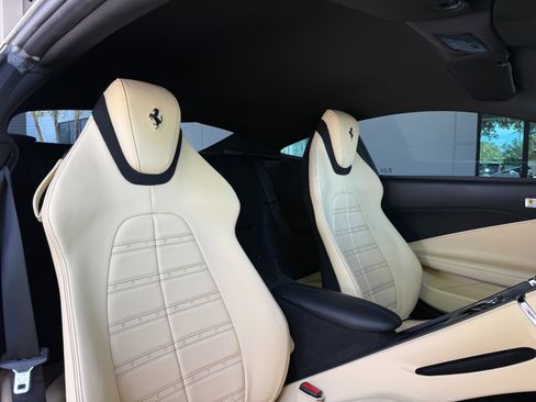 Used 2022 Ferrari Roma RWD image 32