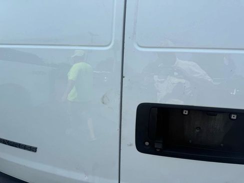 Used 2018 Chevrolet Express 2500 w/ Communications Package RWD image 5