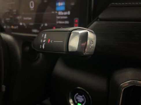 Used 2025 GMC Acadia Elevation image 10