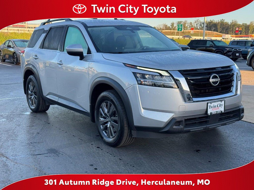 Used 2022 Nissan Pathfinder SV AWD/4WD image 1