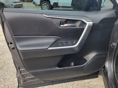 Used 2022 Toyota RAV4 XLE FWD image 13