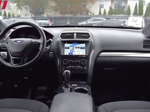 Used 2019 Ford Explorer XLT w/ Equipment Group 201A image 13