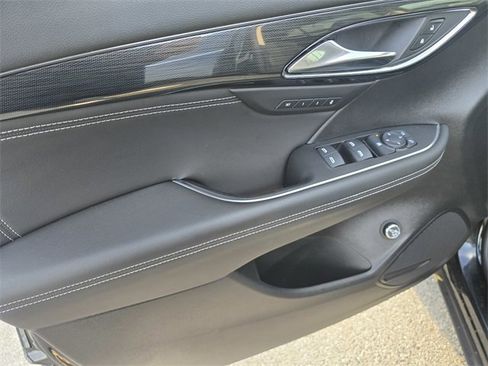 Used 2023 Buick Envision Essence image 21