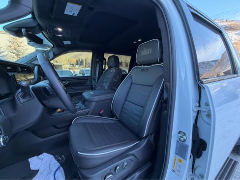 Used 2025 GMC Sierra 2500 AT4X w/ AT4X AEV Edition image 25