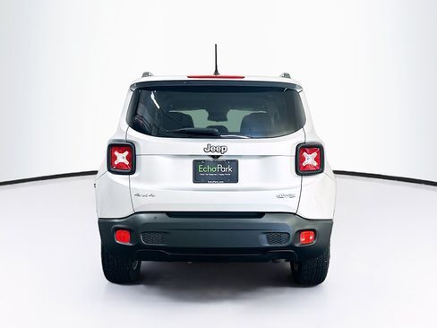 Used 2015 Jeep Renegade Latitude w/ Popular Equipment Group AWD/4WD image 7