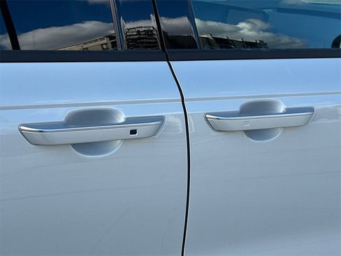 New 2026 Kia Carnival SX Prestige image 9