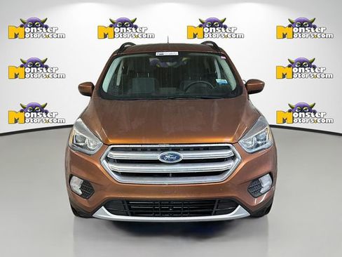 Used 2017 Ford Escape SE w/ Equipment Group 201A image 2