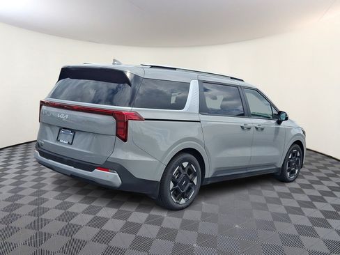 Used 2025 Kia Carnival EX FWD image 6