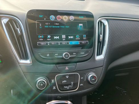 Used 2018 Chevrolet Malibu LT image 16