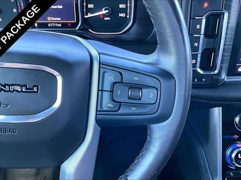 Used 2021 GMC Yukon Denali w/ Denali Premium Package AWD/4WD image 19