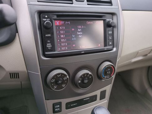 Used 2013 Toyota Corolla LE image 27