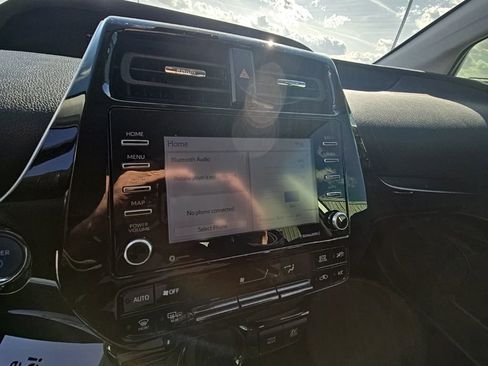 Used 2022 Toyota Prius LE image 16