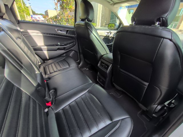 Used 2019 Ford Edge SEL w/ Cold Weather Package AWD/4WD image 6