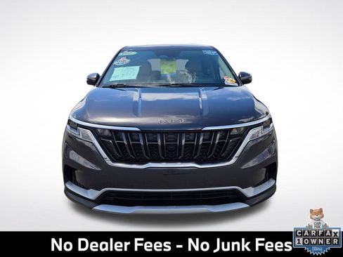 Used 2023 Kia Carnival LX FWD image 2