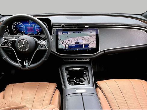 Used 2025 Mercedes-Benz E 350 4MATIC Sedan image 15
