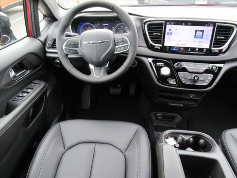 New 2026 Chrysler Voyager LX image 12