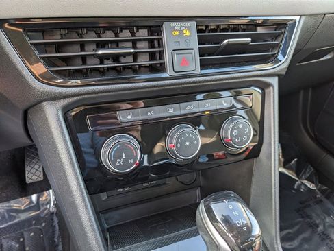 Certified 2023 Volkswagen Taos SE w/ Panoramic Sunroof Package image 22