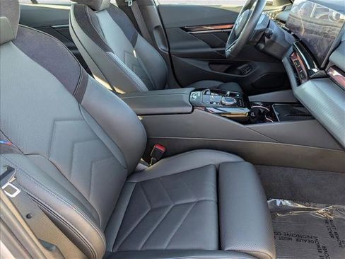 Certified 2025 BMW i5 xDrive40 w/ M Sport Package image 22