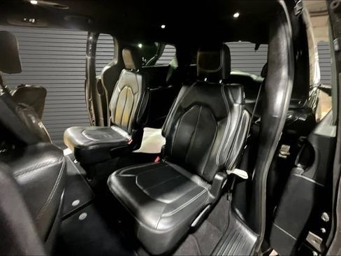 Used 2020 Chrysler Pacifica Touring-L Plus w/ S Appearance Package FWD image 20
