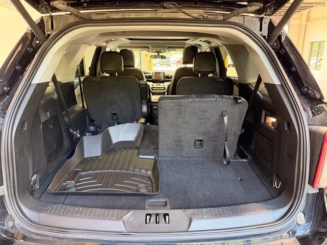 Used 2024 Ford Explorer XLT w/ XLT Sport Appearance Package AWD/4WD image 13
