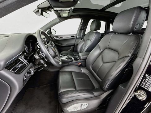 Certified 2025 Porsche Macan AWD/4WD image 5
