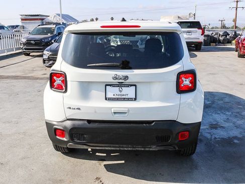 Used 2023 Jeep Renegade Latitude AWD/4WD image 8