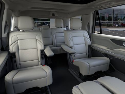 New 2026 Lincoln Navigator Reserve w/ Jet Appearance Package image 11