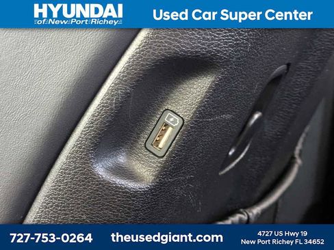 Used 2021 Kia Telluride S FWD image 19