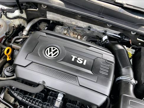 Used 2017 Volkswagen GTI SE FWD image 33