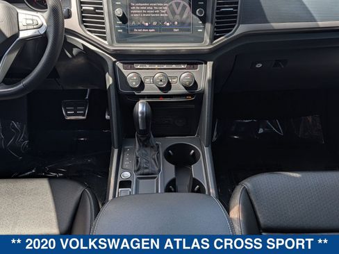 Used 2020 Volkswagen Atlas Cross Sport SE w/ Panoramic Sunroof Package FWD image 21