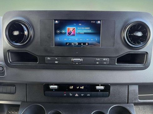 Used 2024 Mercedes-Benz Sprinter 2500 image 15