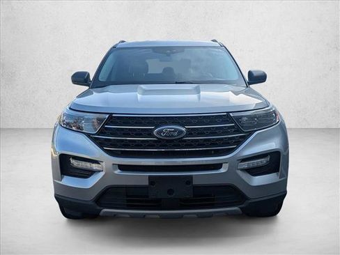 Used 2022 Ford Explorer XLT w/ Equipment Group 202A image 2