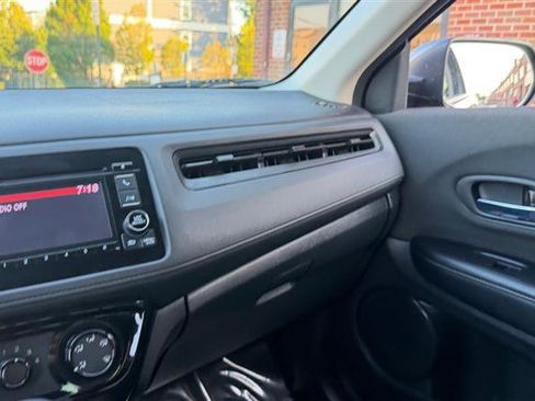 Used 2021 Honda HR-V LX image 35