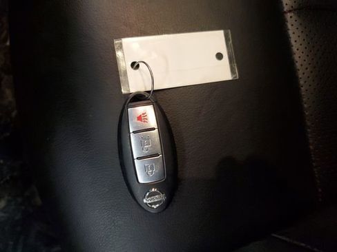 Used 2011 Nissan Juke SL image 29