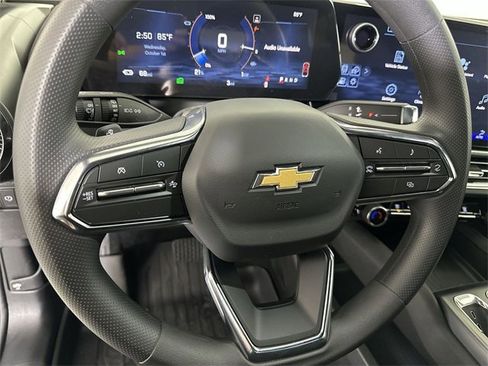 New 2025 Chevrolet Equinox EV LT image 11